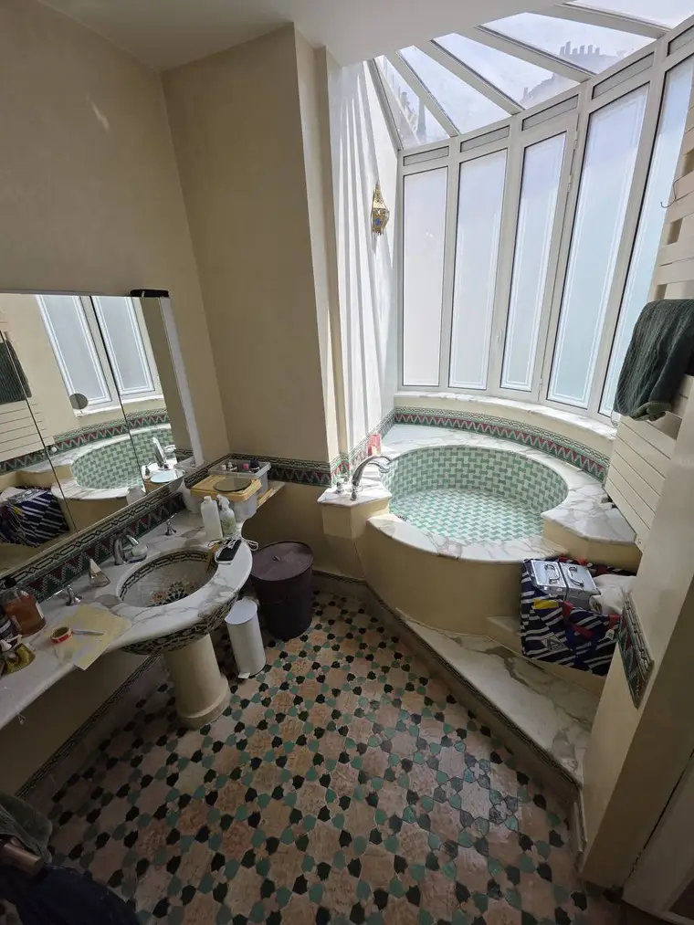 Salle de bain orientale avant intervention Net & Fix à Bobigny