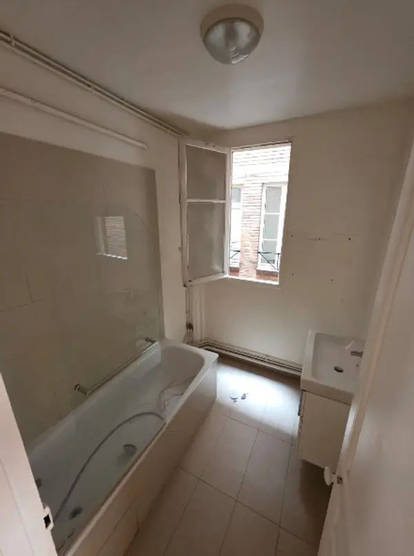 Salle de bain avant intervention Net & Fix à Bobigny